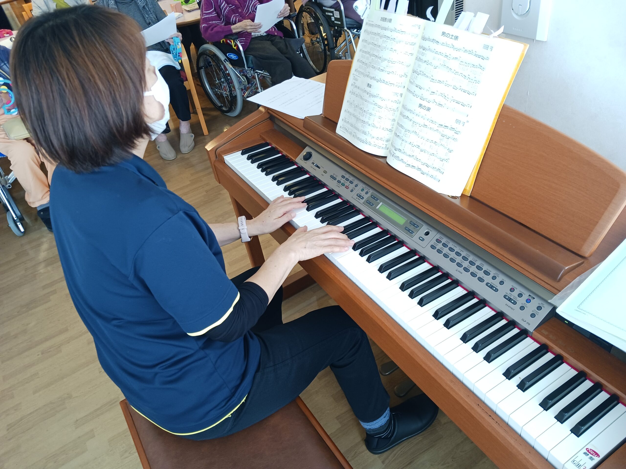 音楽療法 - 介護老人保健施設 野比苑